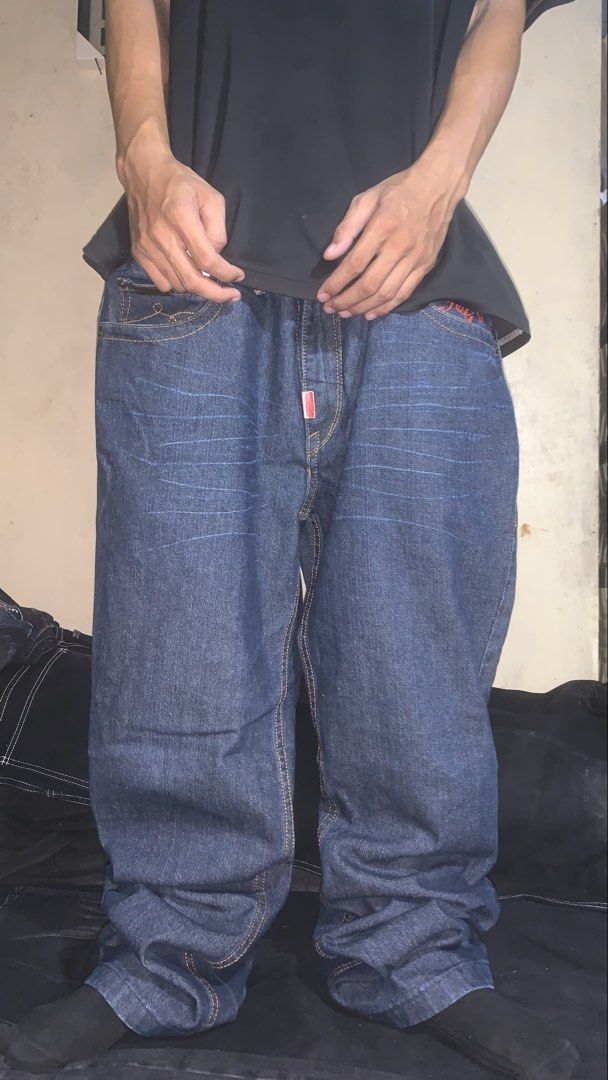 LRG ROB GONZALES (Category: Jeans) located in Aloran. Submitted by archives_wear (Listing ID 1461372027, Image 2). Description: ISSUE ALTERED LENGTH WAIST 36-37 THIGH 13 LENGTH 39.5 LEG OPENING 9 PRICE 999.