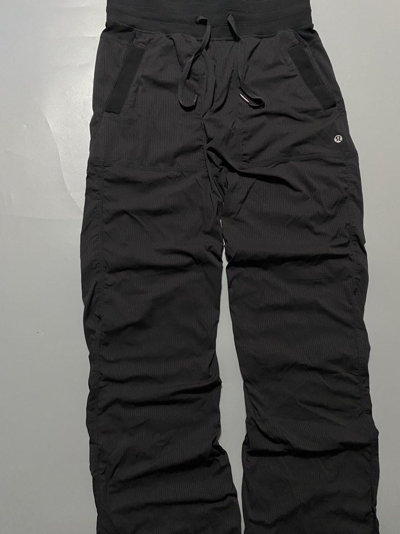 Lululemon Black Striped Ruched Athletic Pants (Category: Other Bottoms) located in Manila. Submitted by delunakenn94368 (Listing ID 1461537646, Image 3). Description: .