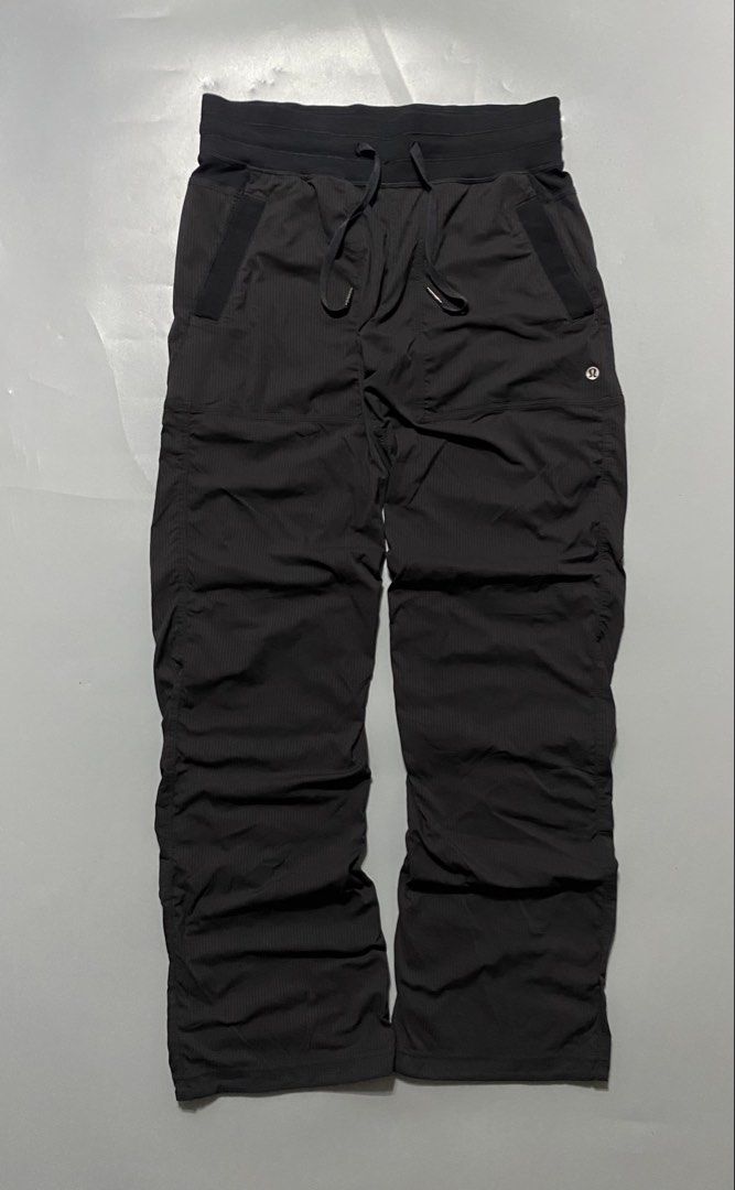 Lululemon Black Striped Ruched Athletic Pants (Category: Other Bottoms) located in Manila. Submitted by delunakenn94368 (Listing ID 1461537646, Image 1). Description: .