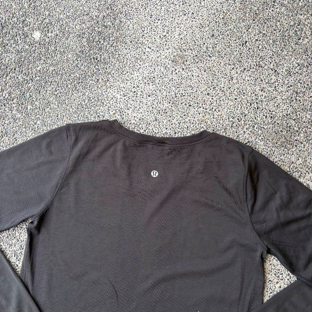 Lululemon long-sleeve athletic shirt Men’s (Category: Activewear) located in Caloocan City. Submitted by rjlthrifts (Listing ID 1461324892, Image 2). Description: Lululemon long-sleeve athletic shirt Men’s Excellent Condition Color Rate 10/10 24.5 Length 18 Width No Issue. Price. 1,380 Loc. South Caloocan Courier. J&T And Flash Express.