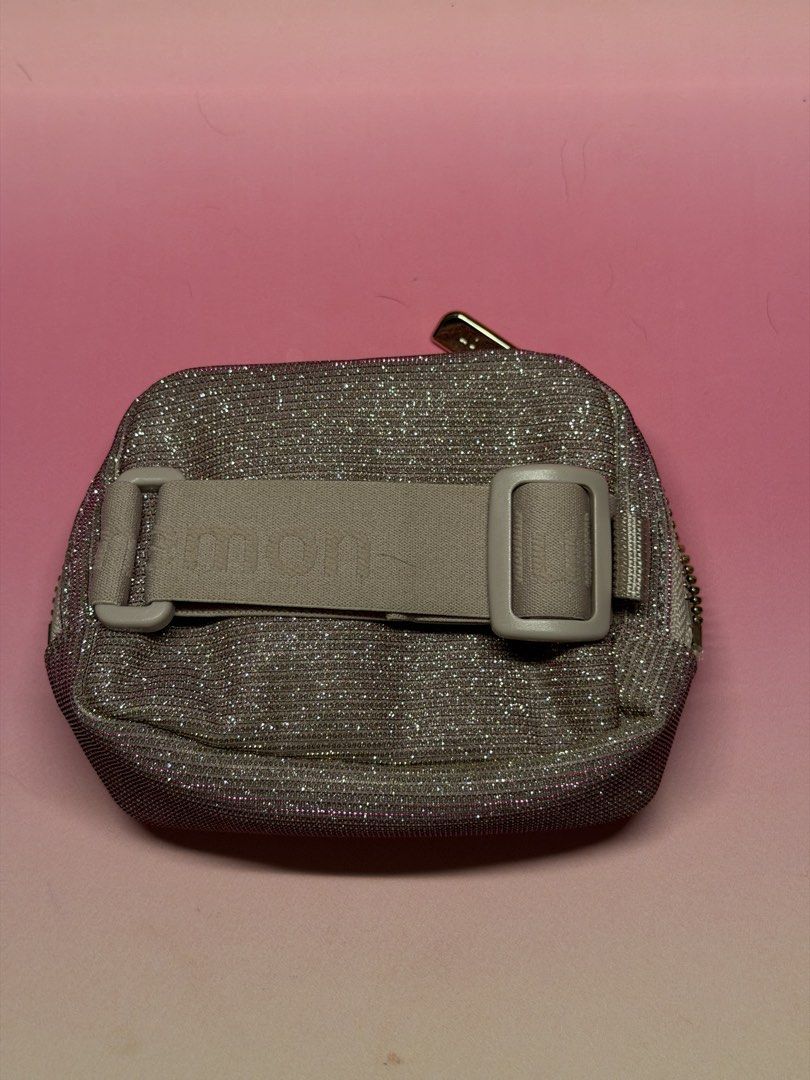 Lululemon Pink Glitter Pouch/Coin Purse (Category: Purses & Pouches) located in Makati City. Submitted by kamsahamniduh (Listing ID 1461530722, Image 2). Description: Authentic.