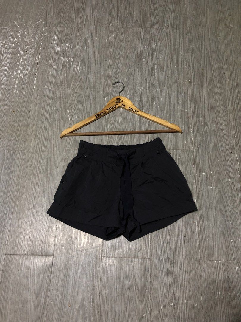 LULULEMON SHORT WOMENS (Category: Activewear) located in Manila. Submitted by triptothrift7 (Listing ID 1461504658, Image 2). Description: pm me for fast transaction! LULULEMON SHORT WOMENS for only 680 dot size 4 need wash only no issue authentic legit excellent condition color rate 9/10 authentic legit mode of payment gcash or bank transfer location Biñan laguna.