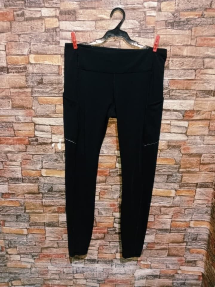 Lululemon Speed Up Tight 28 Full on luxtreme (Dot 8) (Category: Activewear) located in Arayat. Submitted by keenwolf-a7b5 (Listing ID 1461557749, Image 2). Description: - Black Lululemon leggings - Dot 8 - High-waisted fit - Convenient side pockets - Secure back zipper pocket for keys - Reflective details on the sides - Ideal for running and workouts - Comfortable and stretchy material.