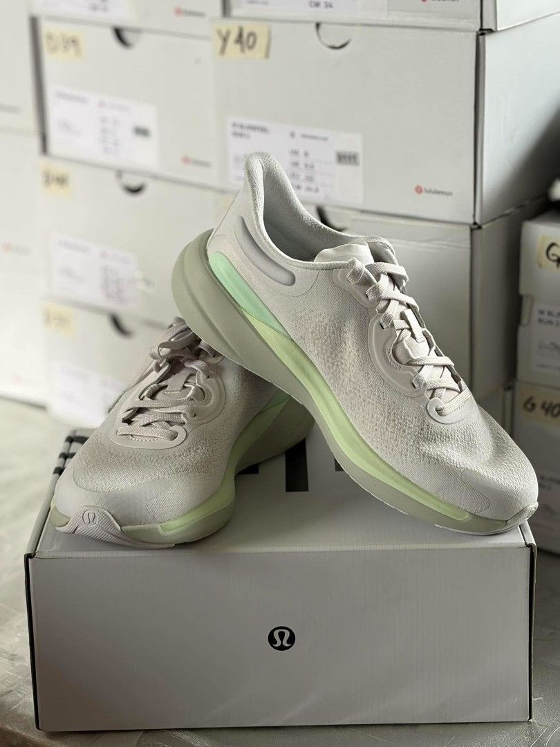 Lululemon W Chargefeel Workout Low 2 (Category: Sneakers) located in General Mariano Alvarez. Submitted by iamnotjen (Listing ID 1461384751, Image 1). Description: US 8.5 UK 7 EU 40.5 CM 25 Authentic with box From Dubai free sf.