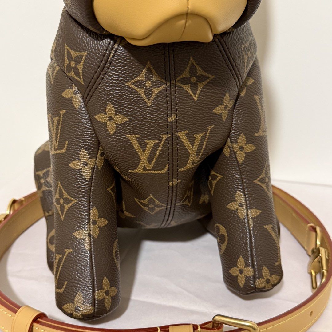 LV Pooch Bag Monogram (Category: Luxury Bags & Wallets) located in Manila. Submitted by poppyany (Listing ID 1461326332, Image 3). Description: LV Pooch Bag in Monogram. With box and paperbag..