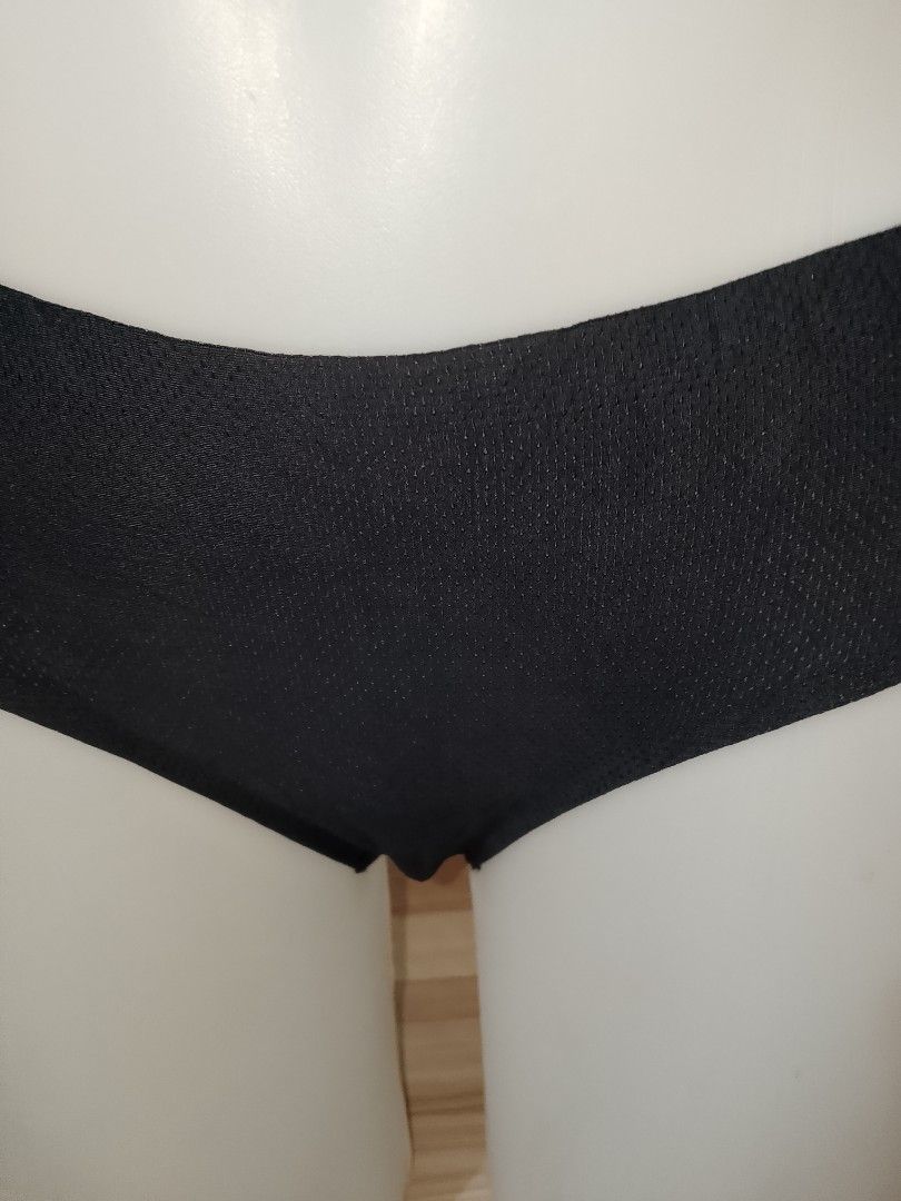 M: Amazon essentials Black Seamless Underwear (Category: Undergarments & Loungewear) located in Manila. Submitted by truecrystal-1407 (Listing ID 1461337990, Image 2). Description: - Comfortable black seamless underwear - Textured fabric for breathability - Low-rise cut - Perfect for everyday wear - Soft and stretchy material.