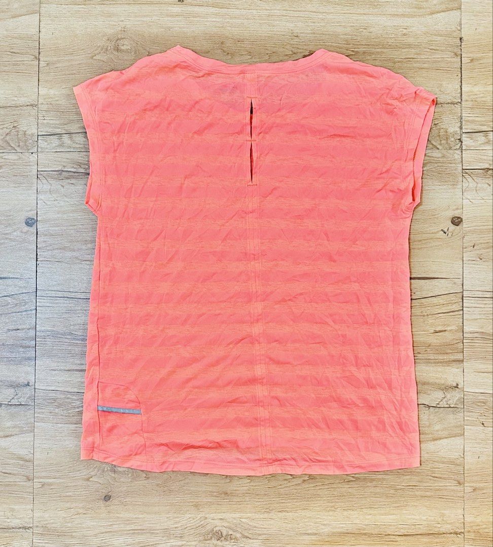 (M) Gym Top (Category: Activewear) located in Marilao. Submitted by mermaidswimwear (Listing ID 1461361716, Image 2). Description: Medium Plus sf.