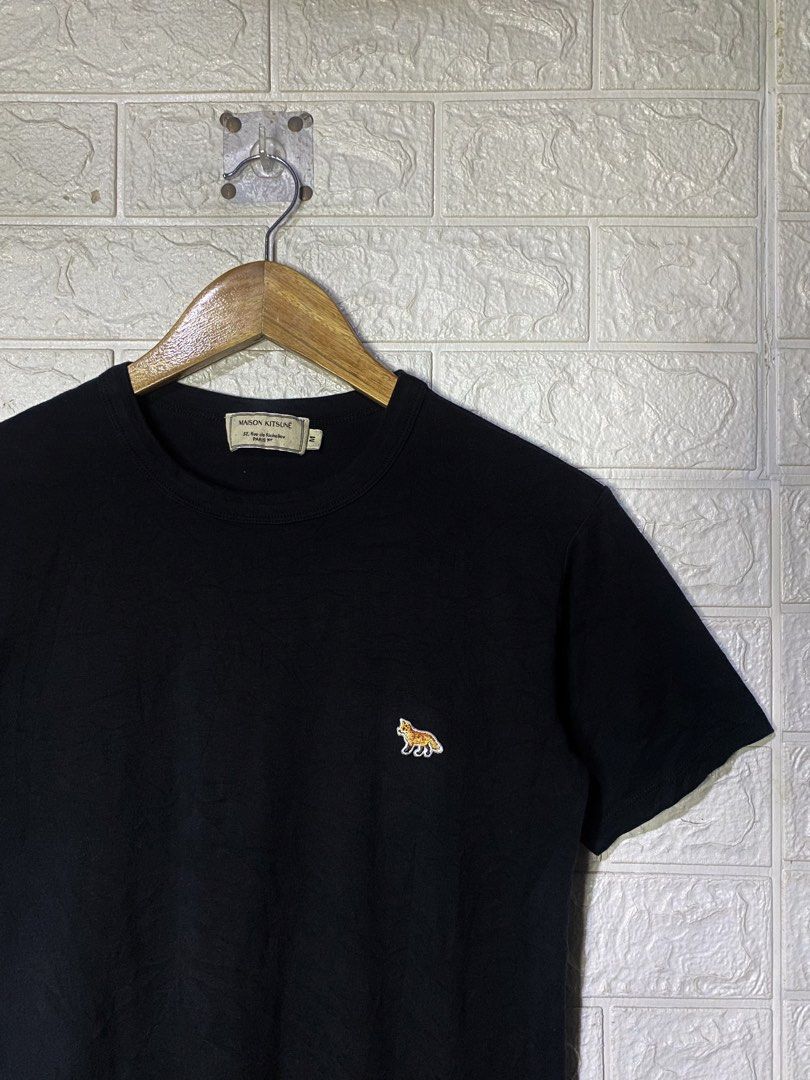 Maison Kitsuné Womens Fox Patch T-Shirt (Category: Tshirts & Polo Shirts ) located in Davao. Submitted by vanthriftfinds5 (Listing ID 1461468796, Image 3). Description: 📌No Issue 📌Excellent condition 📌Size” Medium on tag •Length: 25 •Width: 16 📌Color Rate 9.9/10 DM TO PURCHASE.📩 🏙️ Location: Davao City 8000 📌Shipping Nationwide. Payment First Basis. No COD. Can provide ids and vouch for your safety. Mode of payment: Gcash Delivery Courier: