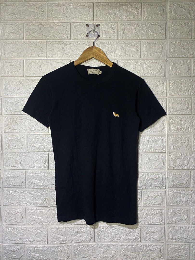 Maison Kitsuné Womens Fox Patch T-Shirt (Category: Tshirts & Polo Shirts ) located in Davao. Submitted by vanthriftfinds5 (Listing ID 1461468796, Image 1). Description: 📌No Issue 📌Excellent condition 📌Size” Medium on tag •Length: 25 •Width: 16 📌Color Rate 9.9/10 DM TO PURCHASE.📩 🏙️ Location: Davao City 8000 📌Shipping Nationwide. Payment First Basis. No COD. Can provide ids and vouch for your safety. Mode of payment: Gcash Delivery Courier: