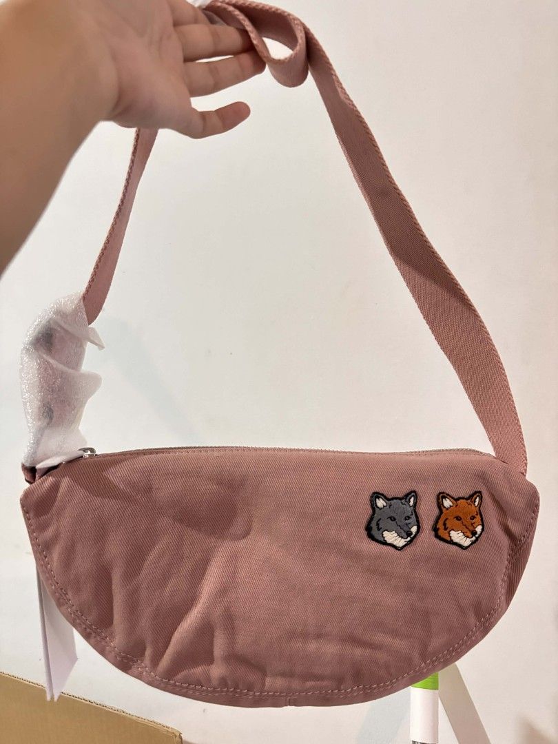 Maison Kitsune Bumbag (Category: Luxury Bags & Wallets) located in Manila. Submitted by alli.faith (Listing ID 1461432885, Image 3). Description: selling my Maison Kitsuné Bumbag. Bought this from the official site of Maison Kitsuné. Bought this for around 14k php. rfs: I didn't like the color and I also need money..