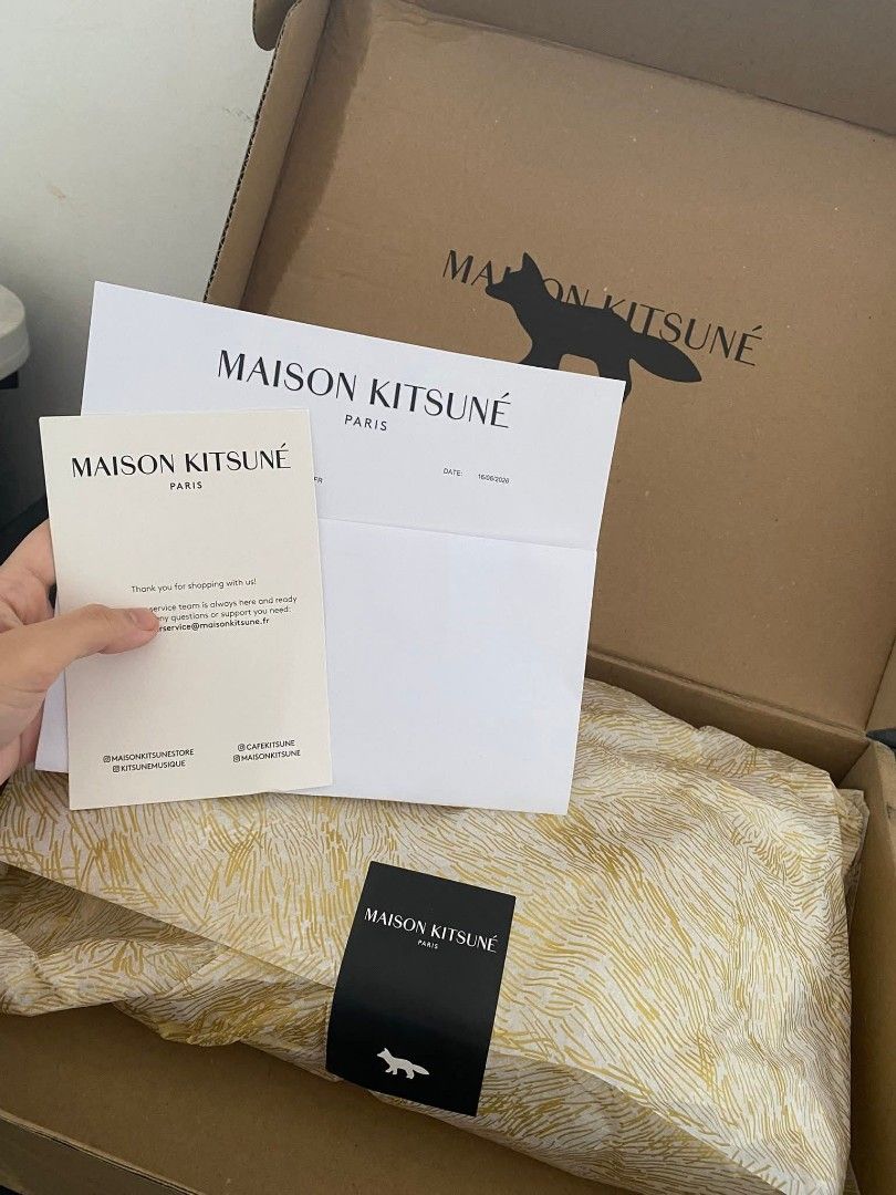 Maison Kitsune Bumbag (Category: Luxury Bags & Wallets) located in Manila. Submitted by alli.faith (Listing ID 1461432885, Image 2). Description: selling my Maison Kitsuné Bumbag. Bought this from the official site of Maison Kitsuné. Bought this for around 14k php. rfs: I didn't like the color and I also need money..