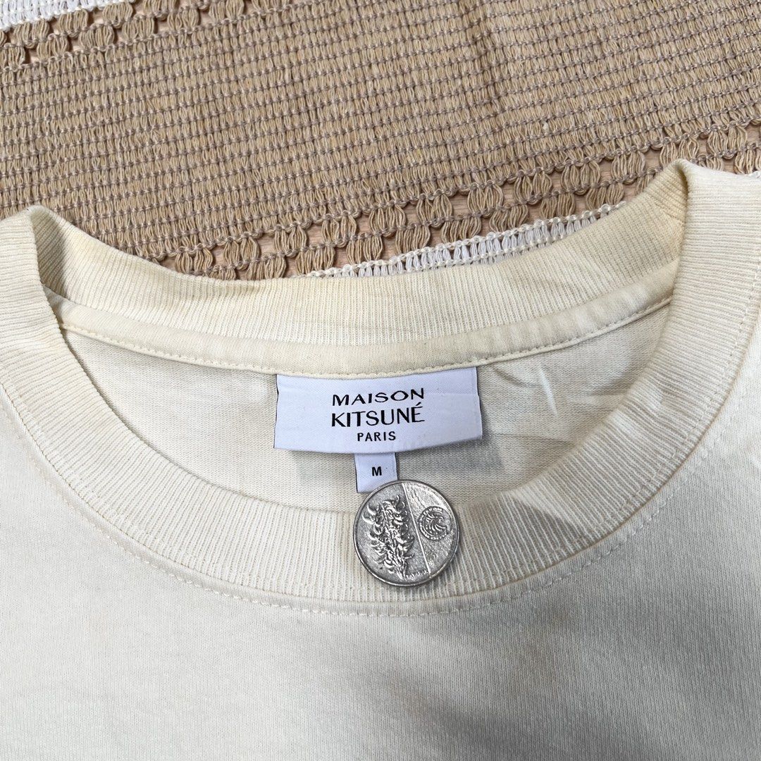 MAISON KUTSUNE DOUBLE DOG CHEST PATCH (Category: Tshirts & Polo Shirts ) located in Cabadbaran. Submitted by reylandx (Listing ID 1461433767, Image 3). Description: Color rate: 10/10 No issue Double dog chest patch Like new condition ₱750 freeship.