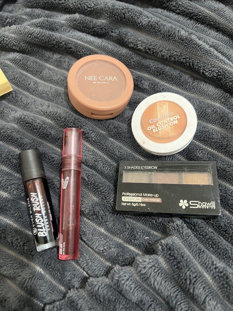 Makeup Bundle: Eyeshadow, Blush, Mascara, Eyebrows, Lashes (Category: Makeup) located in Cabanatuan. Submitted by didicstll (Listing ID 1461472054, Image 3). Description: - Neutral Eyeshadow Palette - Blush - Mascara - Shavill Makeup Eyebrow Palette - Glue-free False Eyelashes (Eyelashes Lazy Series) - Nee Cara Blush - Perfect for everyday or special occasions.