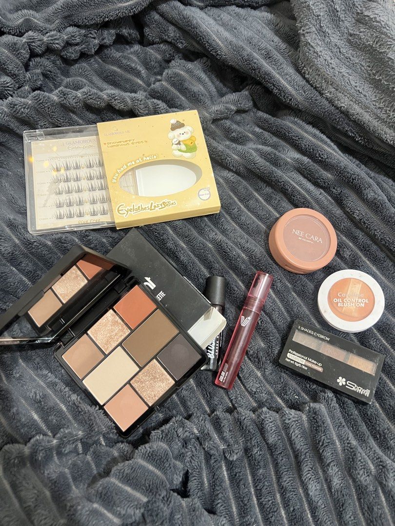 Makeup Bundle: Eyeshadow, Blush, Mascara, Eyebrows, Lashes (Category: Makeup) located in Cabanatuan. Submitted by didicstll (Listing ID 1461472054, Image 1). Description: - Neutral Eyeshadow Palette - Blush - Mascara - Shavill Makeup Eyebrow Palette - Glue-free False Eyelashes (Eyelashes Lazy Series) - Nee Cara Blush - Perfect for everyday or special occasions.