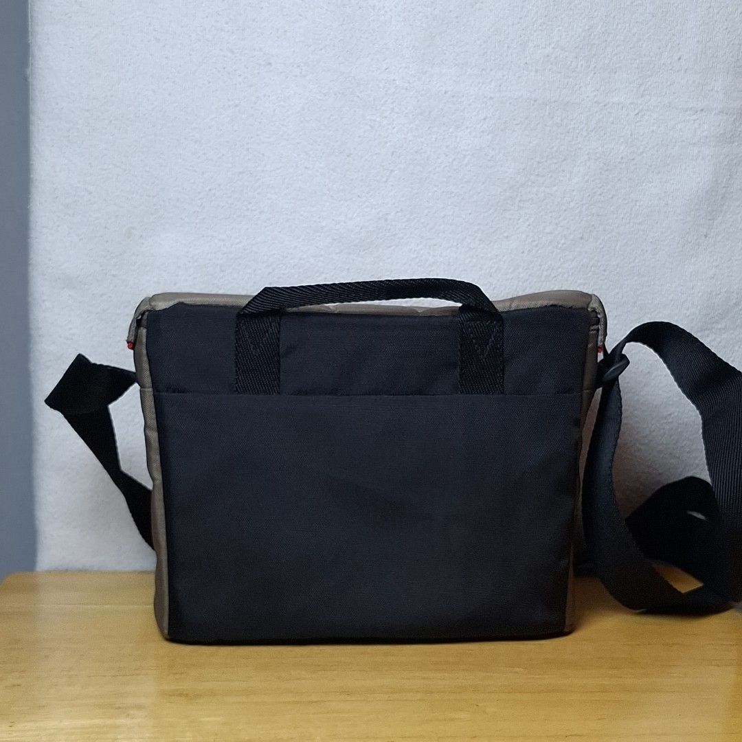 Manfrotto Bella VI Camera Sling Bag (Category: Camera Bags & Carriers) located in Baguio. Submitted by kathuu27 (Listing ID 1461512486, Image 2). Description: Manfrotto Bella VI Camera Sling Bag Adjustable divider 10.9 x 8.2 x 6.4" Excellent condition Baguio City Based (open for dropping/meet-up) Outside Baguio - Payment First Shipping +SF Courier: Jnt.