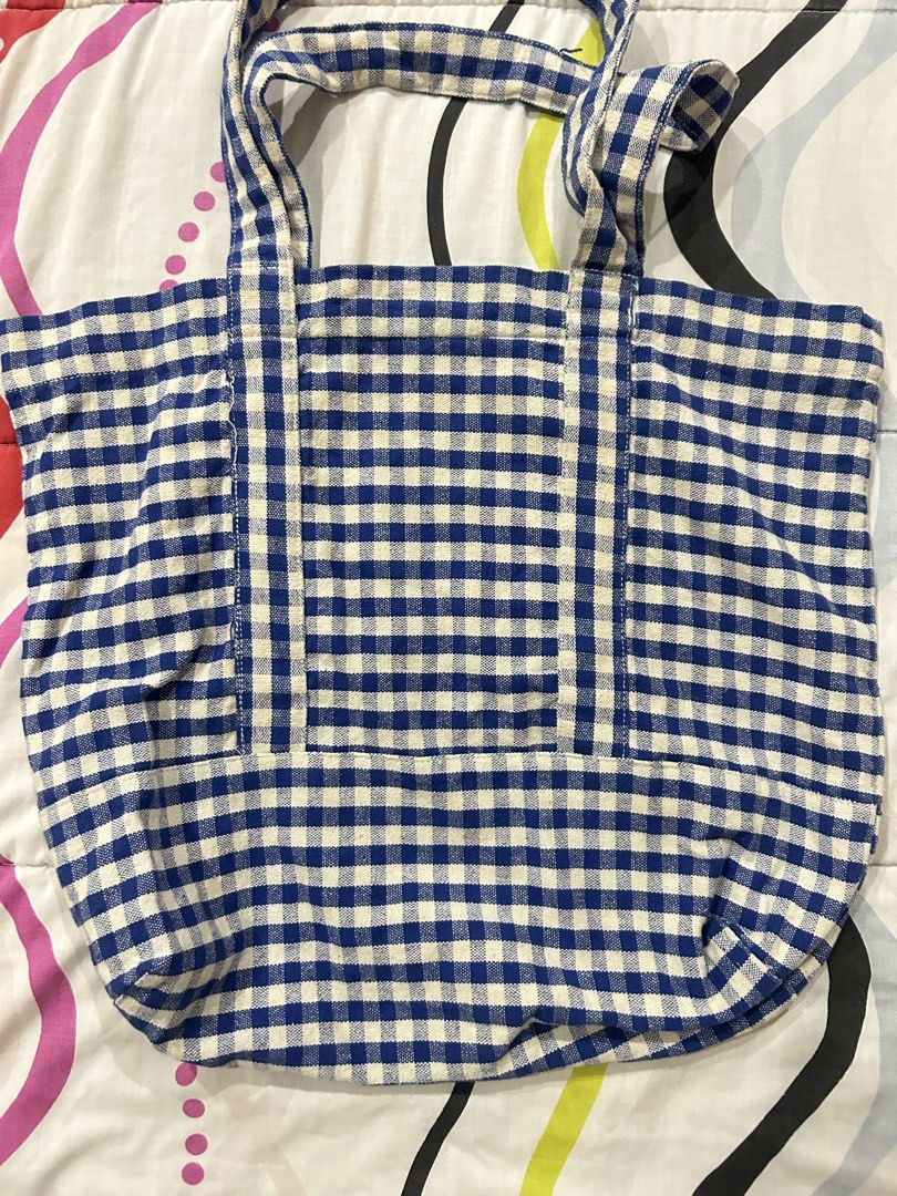 Mango beach blue Bag (Category: Beach Bags) located in Pasig City. Submitted by chloelovespink (Listing ID 1461337413, Image 3). Description: Perfect for beach Has a small zipper in the back Only used once RFS: decluttering .
