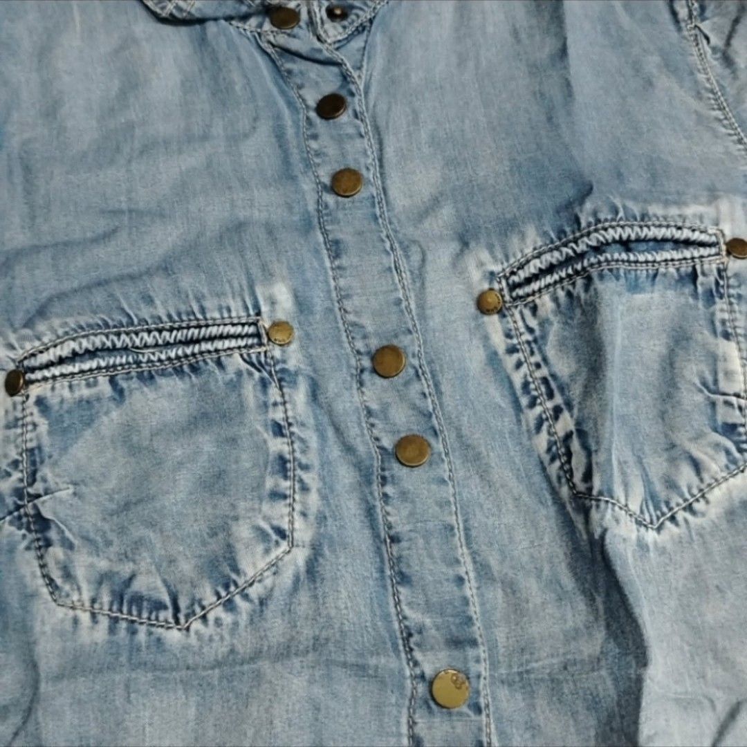 Mango Jeans Light Wash Denim Button-Down Shirt (Category: Longsleeves) located in Cavite. Submitted by lune.and.lore (Listing ID 1461335090, Image 3). Description: 𓏲𝄢 ┆ Mango Jeans Light Wash Denim Button-Down Shirt ♡ item code : NIN - 140 🀢 condition : brand new, no flaws, need wash 𖤝 size : xs - s (xs on tag) 𖤝 original price : ₱2,290 – ₱3,290 𖤝 price : sol ₱150 (au) 𓋜 MOD : J&T 𓋜 MOP : GCash ⚚ check highlights for terms and conditions 