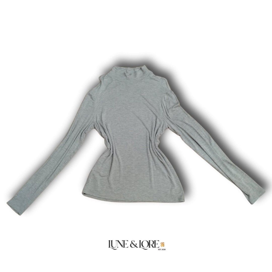 Mango (MNG) Grey High Neck Long Sleeve Top (Category: Longsleeves) located in Cavite. Submitted by lune.and.lore (Listing ID 1461330047, Image 1). Description: 𓏲𝄢 ┆ Mango (MNG) Grey High Neck Long Sleeve Top ♡ item code : NIN - 109 🀢 condition : brand new, no flaws, need wash 𖤝 size : m - l (l on tag) stretchy 𖤝 original price : ₱1,290 - ₱1,990 𖤝 price : sol ₱350 (au) 𓋜 MOD : J&T 𓋜 MOP : GCash ⚚ check highlights for terms and conditions ⚚