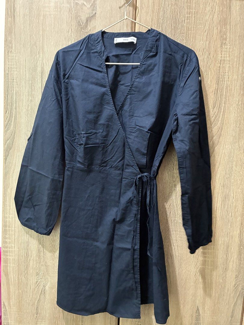 Mango Navy Blue Wrap Dress (Category: Dresses) located in Makati City. Submitted by kmc01 (Listing ID 1461484260, Image 3). Description: - Mango navy blue wrap dress - Long sleeves - Tie waist - Simple and classic design - Perfect for casual or semi-formal events - Easy to style.
