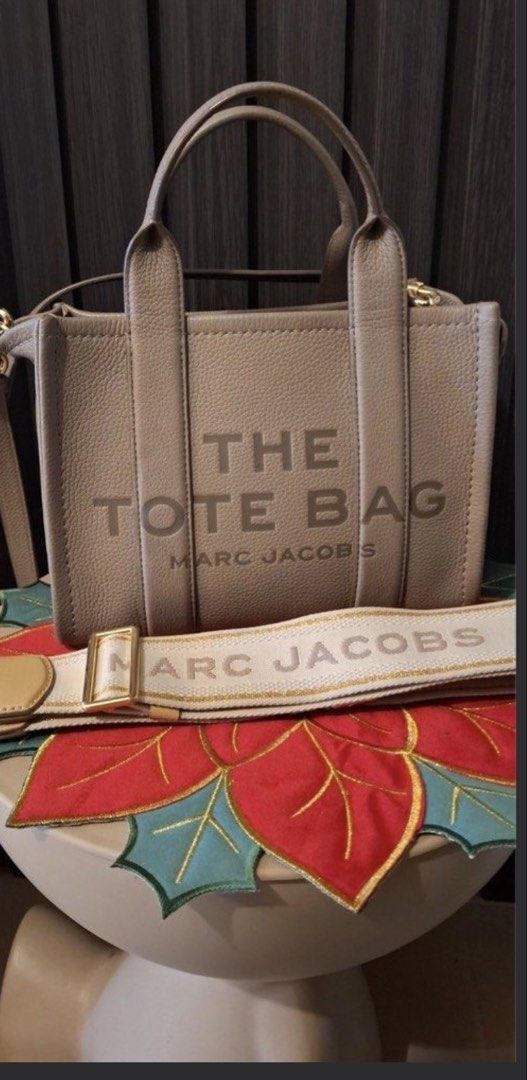 Marc Jacobs (Category: Shoulder Bags) located in Makati City. Submitted by pm.arg23 (Listing ID 1461427422, Image 1). Description: Marc Jacobs Tote Bag Well Used with extra strap.