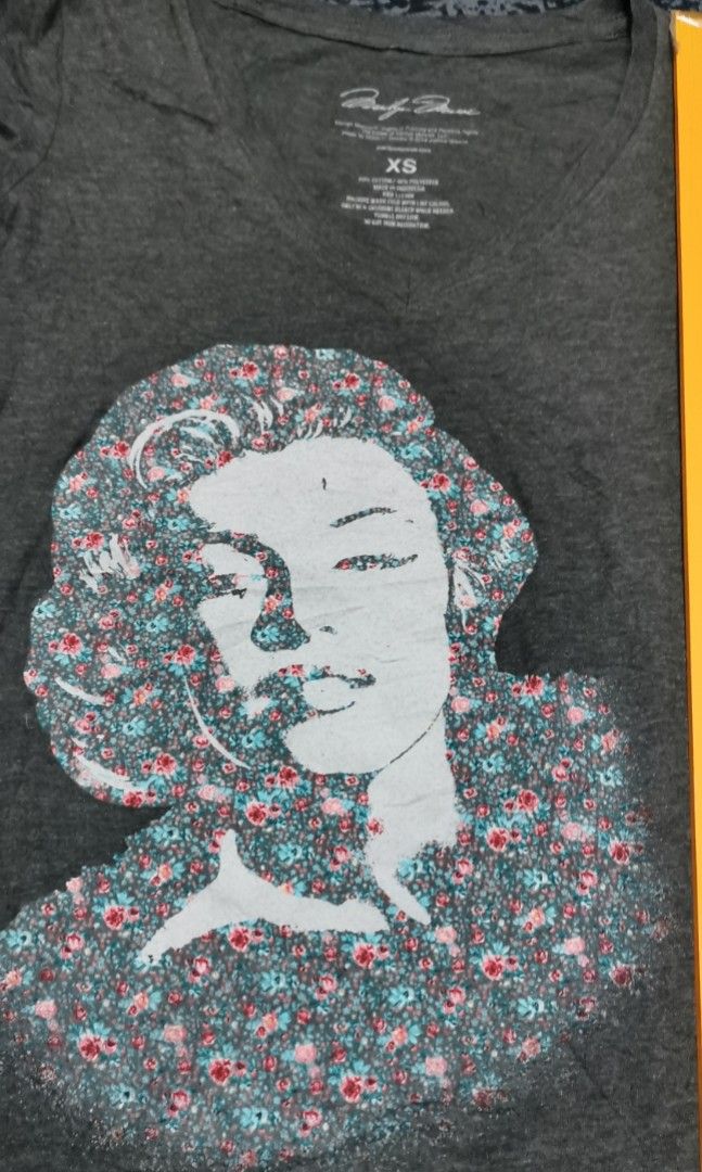 Marilyn Monroe shirt (Category: Shirts) located in San Jose. Submitted by thrift_ni_sir (Listing ID 1461471543, Image 1). Description: Excellent condition Dated 2014 MOD j&t Add shipping fee MOP gcash.
