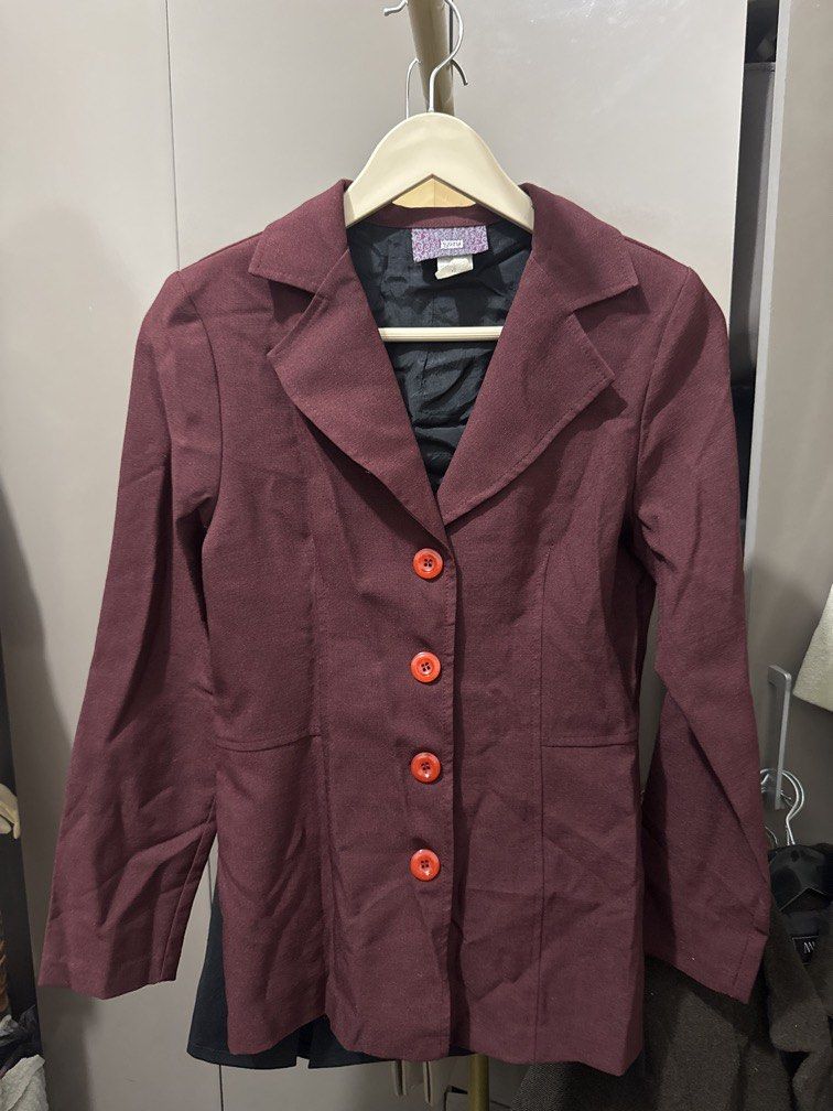 Maroon Blazer (Category: Coats, Jackets and Outerwear) located in Mexico. Submitted by studioleraph (Listing ID 1461469729, Image 1). Description: 🛍️ Perfect for your personal wardrobe or reseller business 🫶 👗 The actual item being sold is the original garment shown in the product photos. Small differences in fit, drape, color, texture, or details may occur. 💌 Condition: • Preloved; Please wash the items before wearing. • Please manage expect