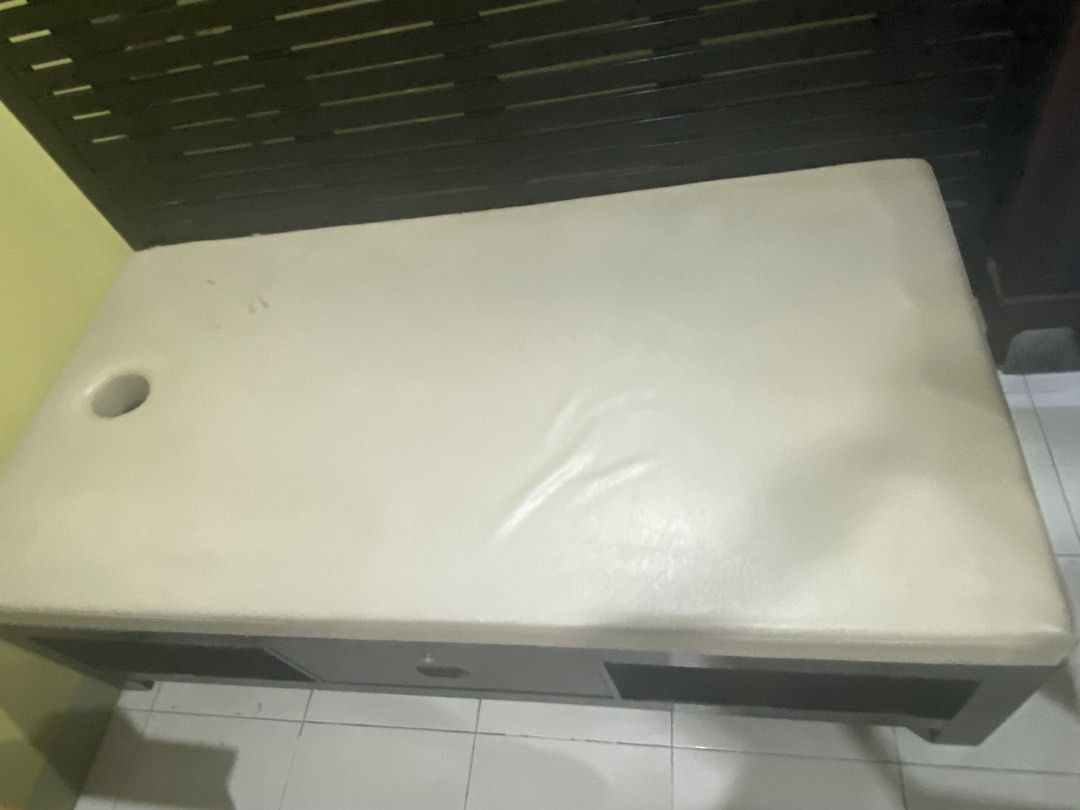 Massage bed (Category: Bedding & Towels) located in Bacoor. Submitted by Little_Lady (Listing ID 1461333419, Image 3). Description: Massage bed in good condition Solid wood,with drawer For pick up or lalamove only .
