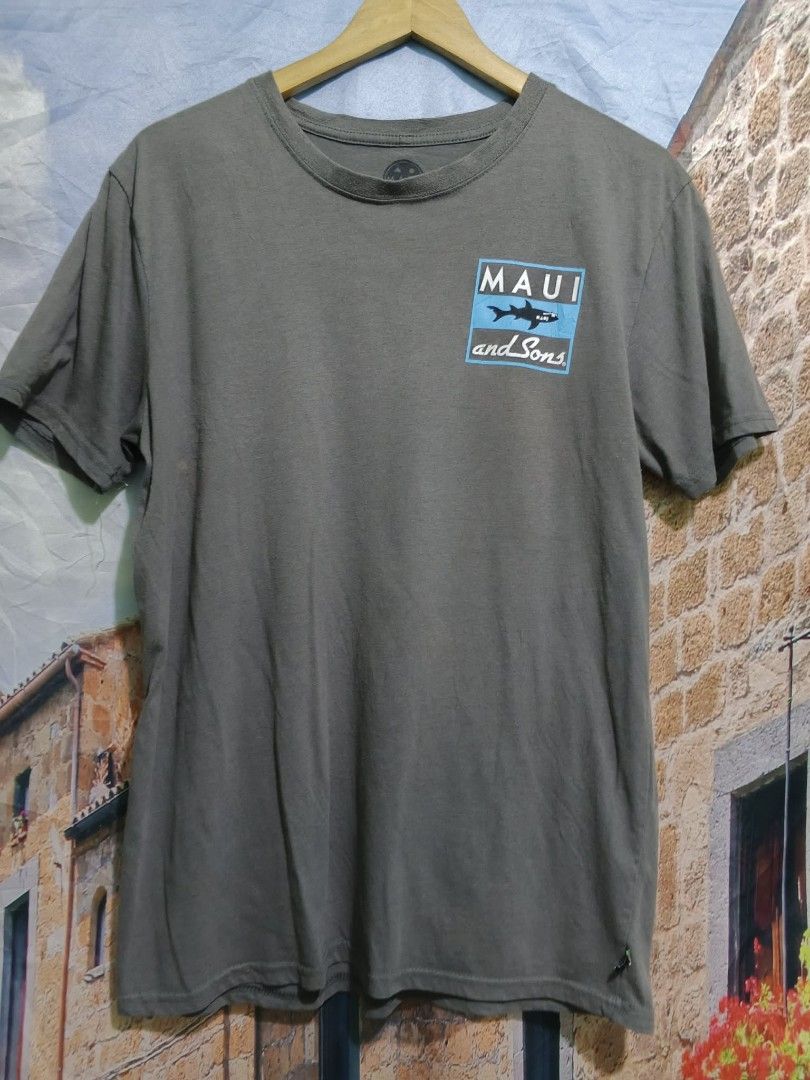 Maui & sons teeShirt large (Category: Tshirts & Polo Shirts ) located in Valenzuela. Submitted by shs.by.marc (Listing ID 1461430152, Image 2). Description: Location : Karuhatan Valenzuela Dimes : 20w x 28L Issue : crack print.