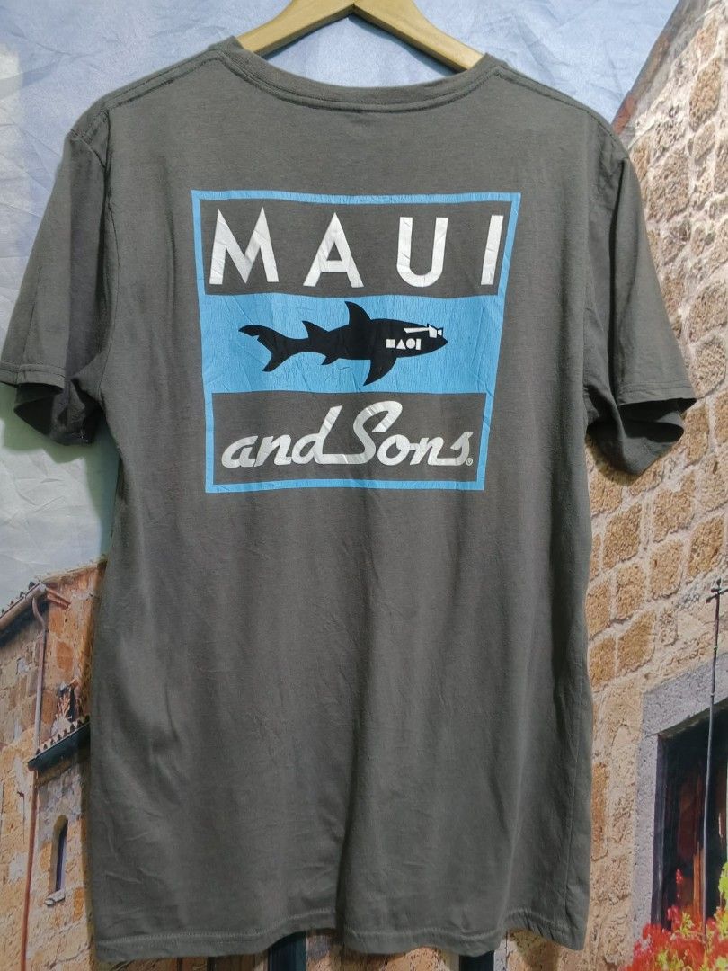 Maui & sons teeShirt large (Category: Tshirts & Polo Shirts ) located in Valenzuela. Submitted by shs.by.marc (Listing ID 1461430152, Image 1). Description: Location : Karuhatan Valenzuela Dimes : 20w x 28L Issue : crack print.