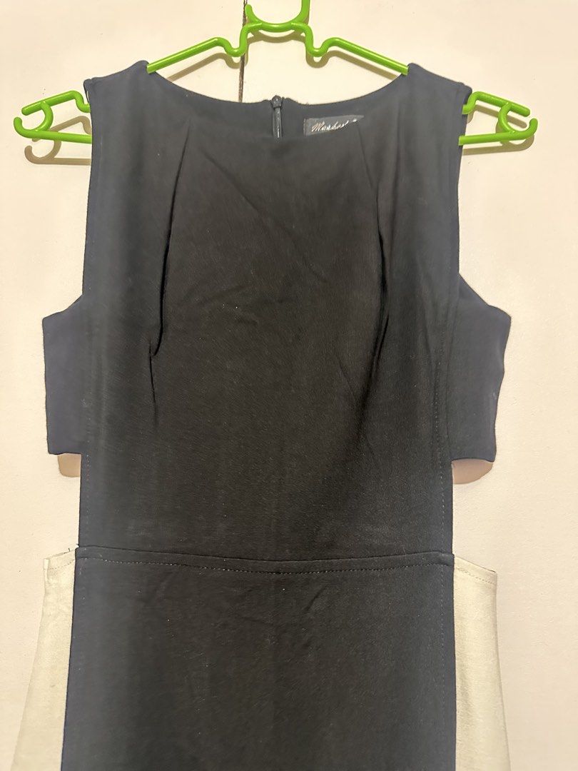 Maxi dress (Category: Dresses) located in Tandag. Submitted by kawaiispreloved (Listing ID 1461483690, Image 2). Description: Cotton spandex, super black 5'2 ankle level With 2 side slits Boddy hugging super nice With open waist Xs to semi medium na petite Perfect neto 😍😍😍.