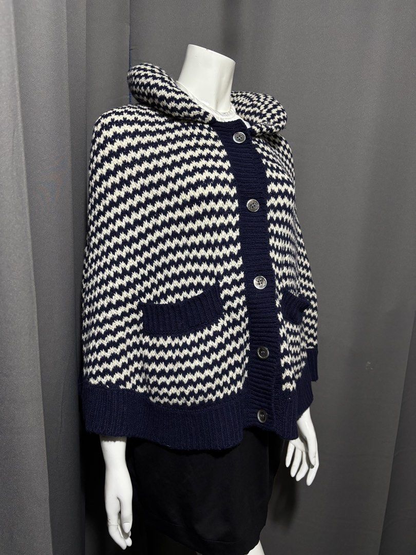 Mercibeaucoup Issey Miyake Poncho (Category: Coats, Jackets and Outerwear) located in Baguio. Submitted by thecollector2600 (Listing ID 1461503974, Image 2). Description: 20” x 25”.