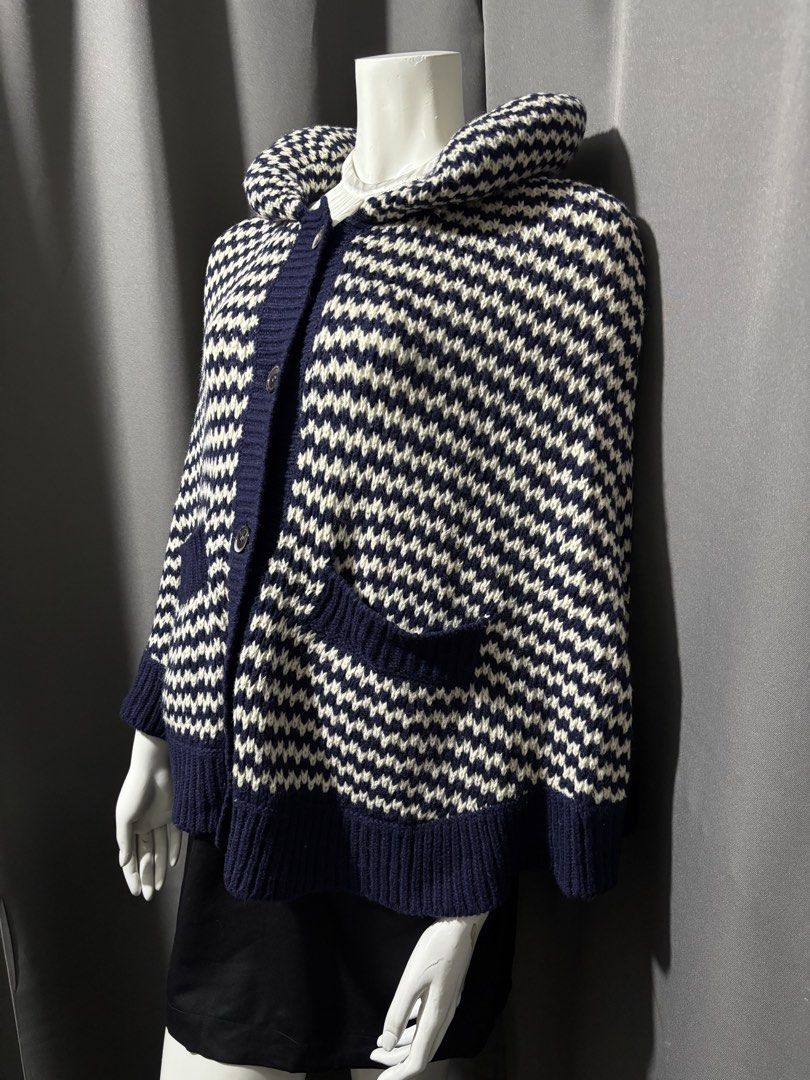 Mercibeaucoup Issey Miyake Poncho (Category: Coats, Jackets and Outerwear) located in Baguio. Submitted by thecollector2600 (Listing ID 1461503974, Image 3). Description: 20” x 25”.