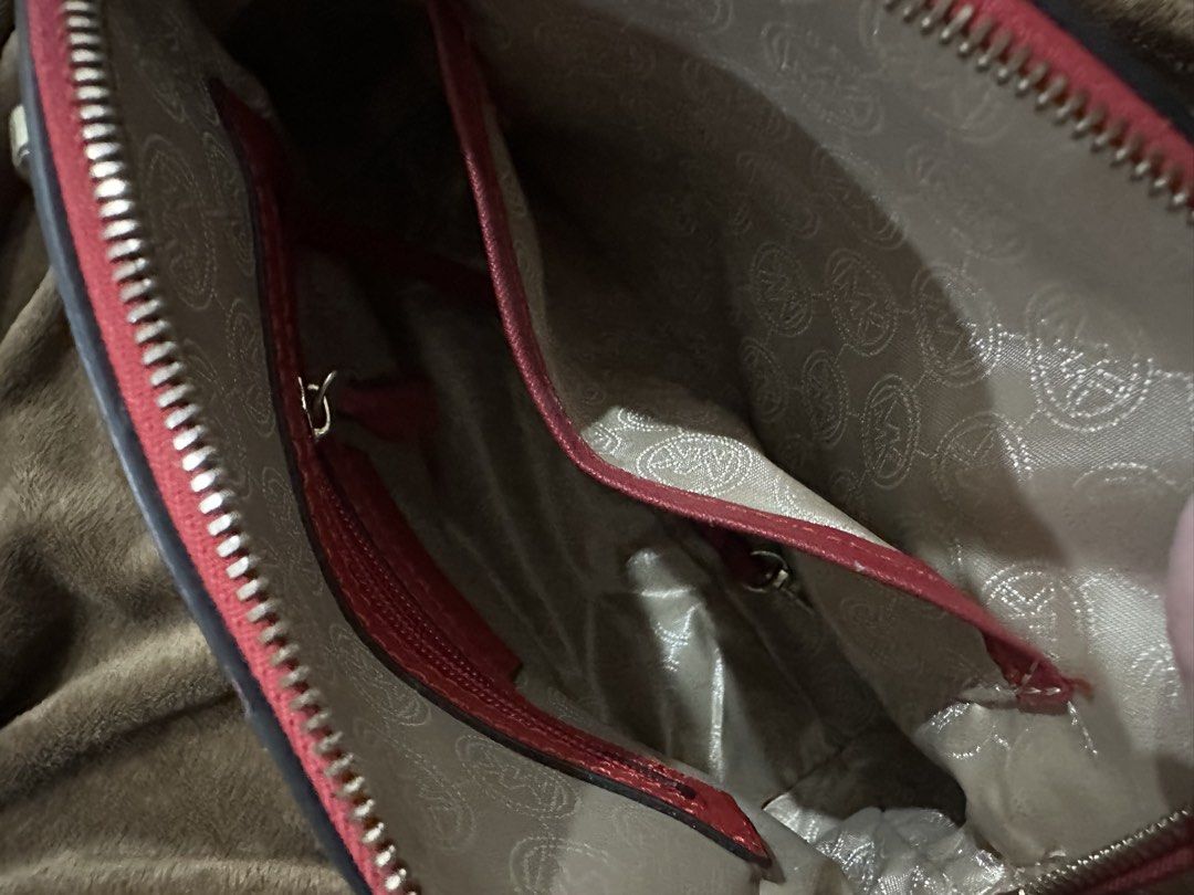 Michael kors (Category: Luxury Bags & Wallets) located in Angeles City. Submitted by makeityours.love (Listing ID 1461418177, Image 3). Description: Use once my sign of used pero sobrang linis/kinis nya pa! Naliliitan ako kaya FS ko nalang..