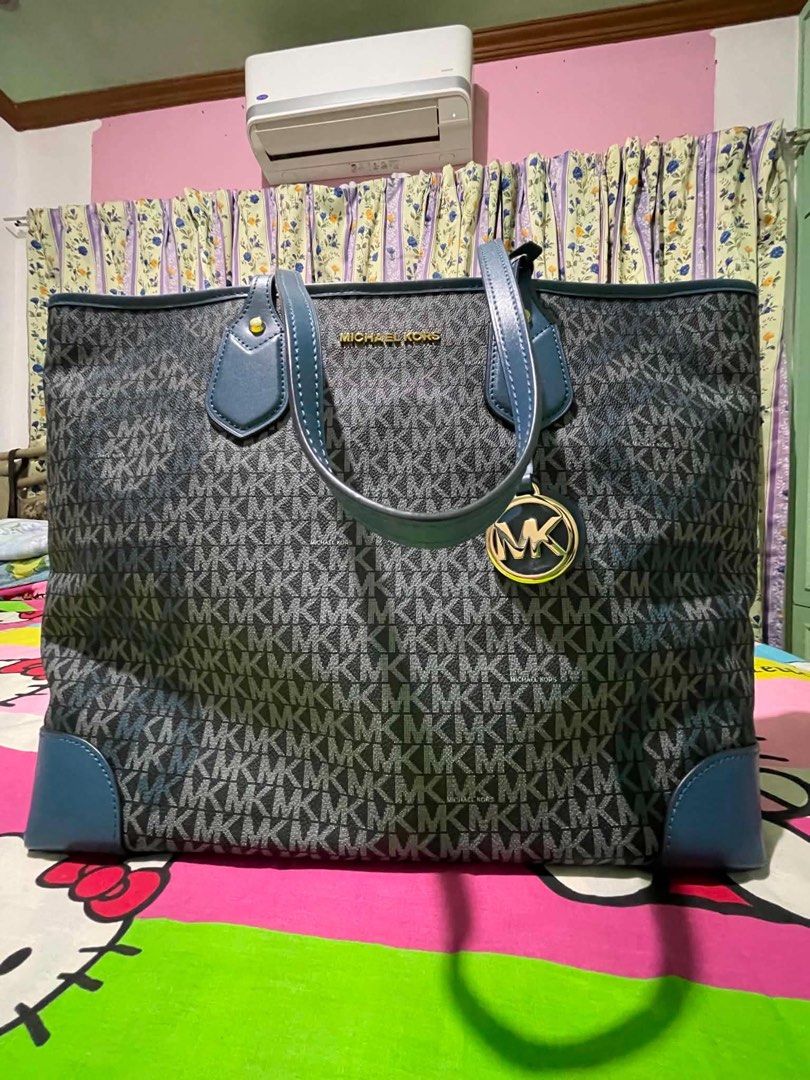 Michael Kors - tote bag (Category: Tote Bags) located in Binan City. Submitted by pinkducckk (Listing ID 1461448919, Image 1). Description: Bought in Japan X sensi for this is pre loved 🛵: lalamove / j&t Payo via maya/gcash/ bank transfer 📍: Biñan Laguna.