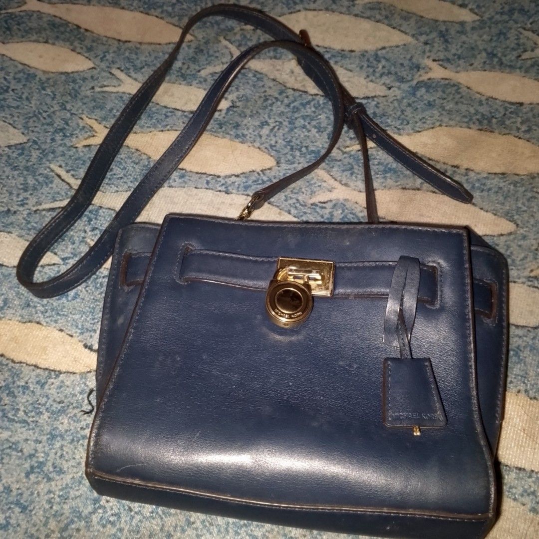 Michael Kors Navy Blue Leather Shoulder Bag (Category: Luxury Bags & Wallets) located in Antipolo. Submitted by jomavi20 (Listing ID 1461558396, Image 1). Description: - Authentic Michael Kors navy blue leather shoulder bag - Elegant gold hardware details - Secure turn-lock closure - Cute hanging brand charm - Adjustable shoulder strap for comfort - Ideal for everyday style and practicality.