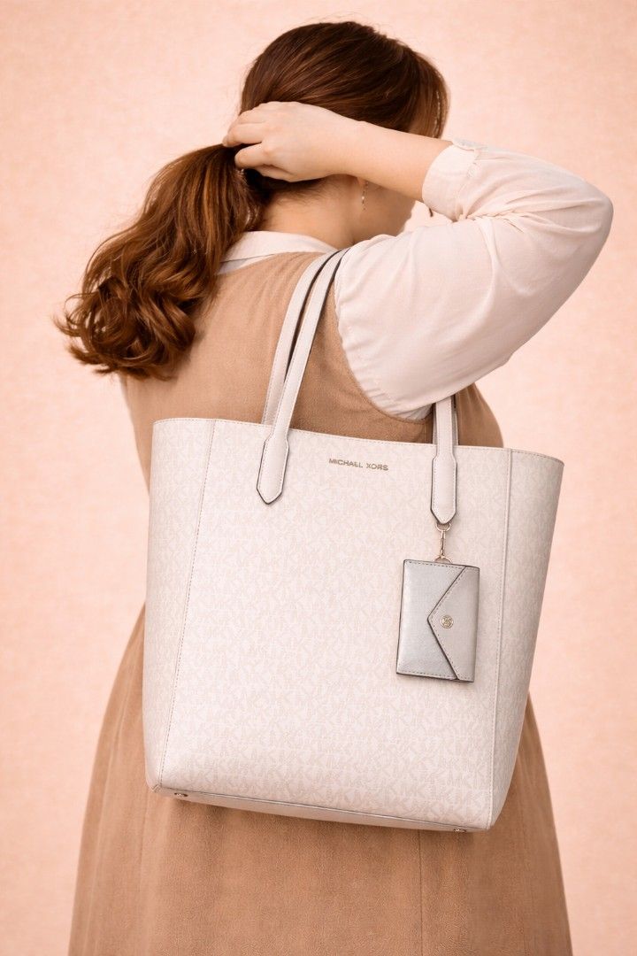 Michael Kors Tote Bag with Pouch (Category: Luxury Bags & Wallets) located in Manila. Submitted by yadordioni08067 (Listing ID 1461536750, Image 3). Description: *** Brown Sold Out*** - Michael Kors Tote Bag - Includes matching pouch - Available colors: Red, Brown, White - Ideal for everyday use - Spacious interior - Made with high-quality leather.