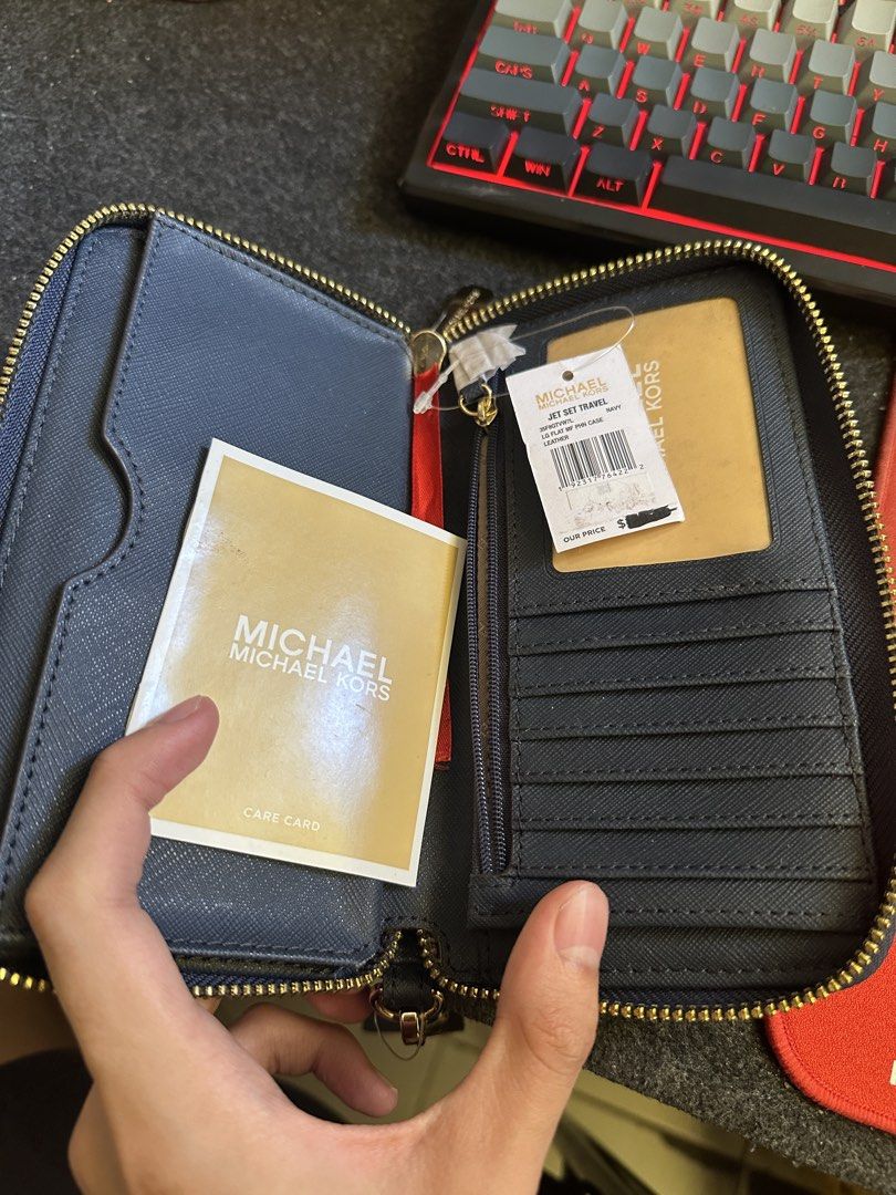 Michael Kors Wallet (Category: Wallets & Card holders) located in Bulacan. Submitted by rccurated._ (Listing ID 1461414406, Image 2). Description: .