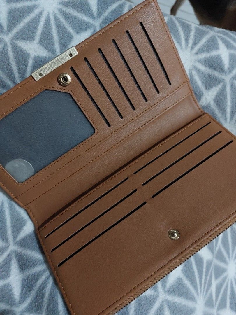 Mikana brown long wallet (Category: Wallets & Card holders) located in Antipolo. Submitted by ms.marieyahs (Listing ID 1461423361, Image 3). Description: Used once and na stock na sa drawer, may dents as you can see sa photos dahil sa kakatago.. but overall goods pa sya.. - can send more photos if needed. - lalamove shouldered by buyer.. - you may check my profile just in case may iba pang magustuhan. tnx!.