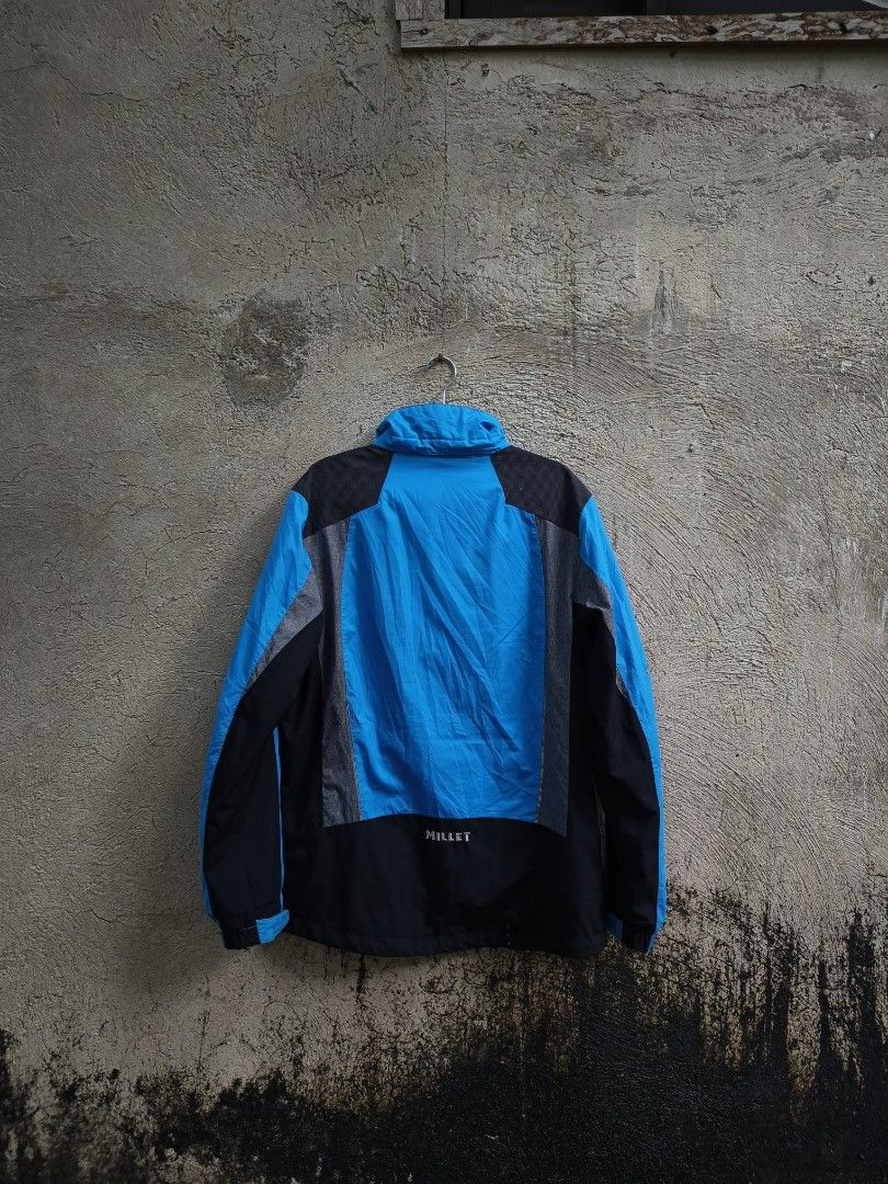 MILLET- TWO TONED WINDBREAKER (Category: Coats, Jackets and Outerwear) located in Manila. Submitted by isaacquillobe12 (Listing ID 1461331348, Image 2). Description: TH004 — Millet Two-Toned Windbreaker 🏔️💙 Perfect for outdoor trips, hiking, or everyday wear. 📍 Cebu 🚚 Delivery / Maxim rate 📩 Message ThriftHaven to order/reserve First come, first served..
