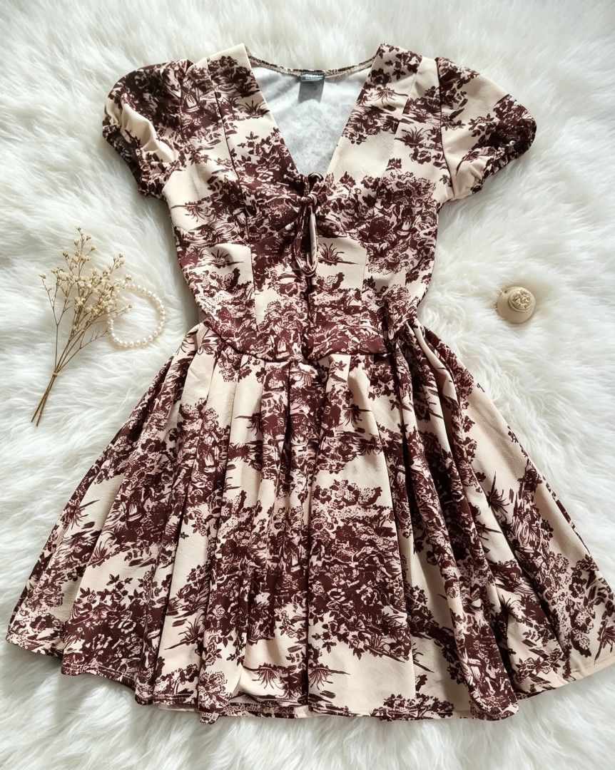 Mini Dress (Category: Dresses) located in Valenzuela. Submitted by bravemountain89 (Listing ID 1461380991, Image 1). Description: “Flattering, comfy, and effortlessly feminine! This mini dress features cute puff sleeves, a flattering fit that sits beautifully on your curves🌸. This hugs your curves in all the right ways while keeping you comfortable and free to move. Perfect for a cute, classy, and feminine look!”.