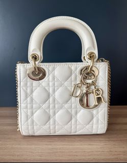 (Category: ) located in . Submitted by sgluxe (Listing ID 1461375394, Image 1). Description: .