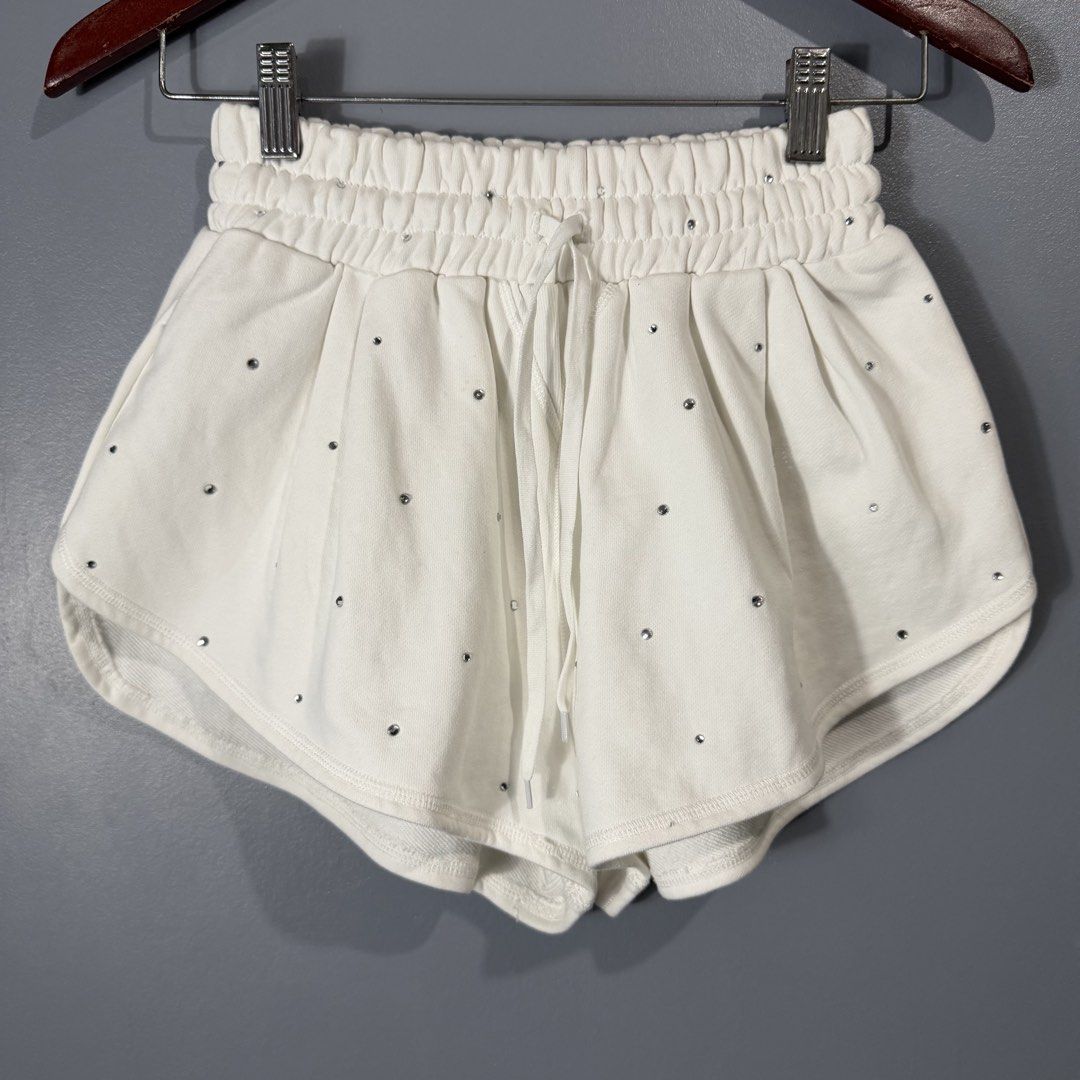 MIU MIU (Category: Shorts) located in Mangaldan. Submitted by restyletrends.ph (Listing ID 1461449849, Image 2). Description: MIU MIU Size : 24 - 28 (stretchable) Length : 10 Color rate : 10/10 Like new No issue.