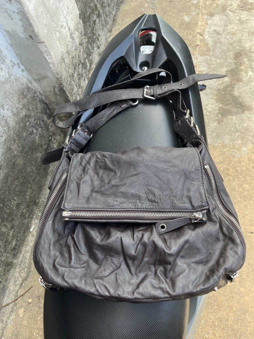 Miu miu messenger (Category: Cross-body Bags) located in Tacloban City. Submitted by luxbag_phhh (Listing ID 1461338663, Image 1). Description: From japan box Sign of use Check detailed pics .