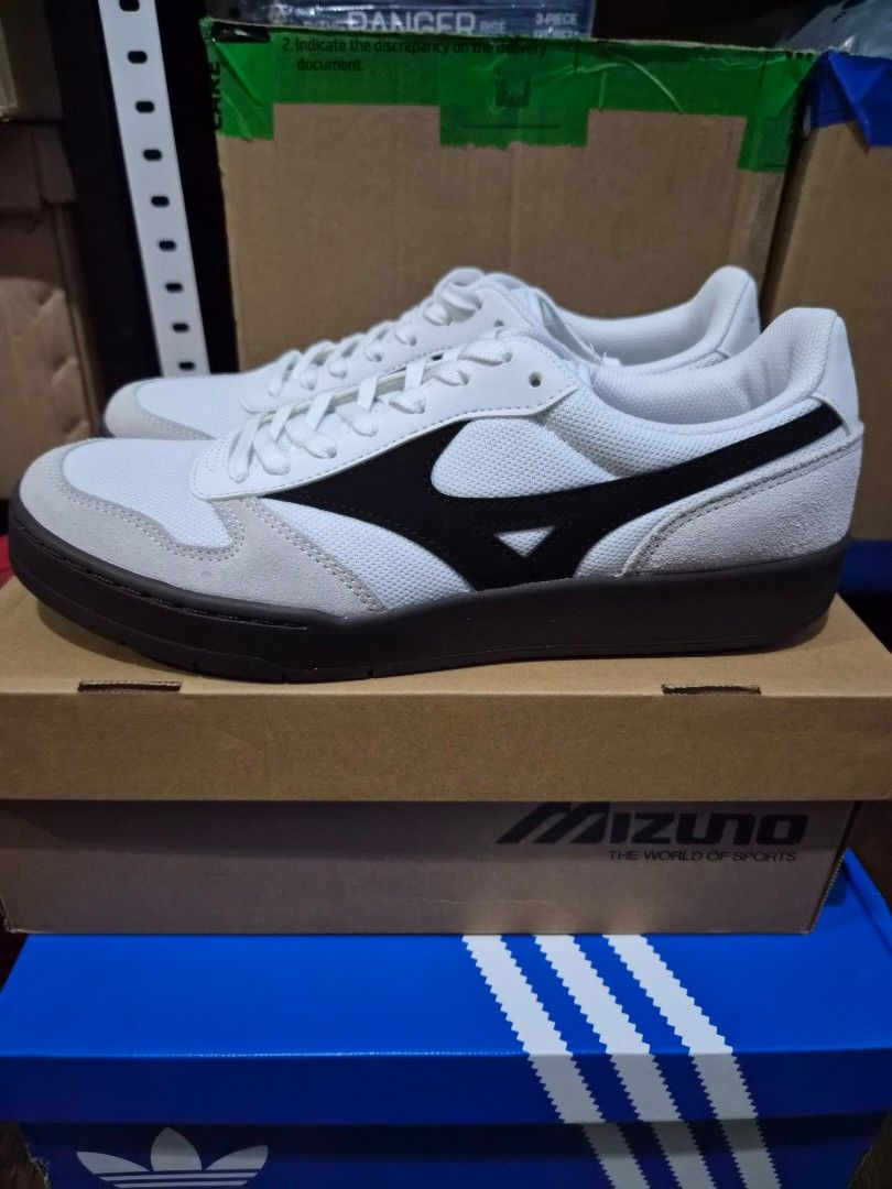 Mizuno City Wind Sneakers White Black (Category: Sneakers) located in Manila. Submitted by jayy2021 (Listing ID 1461338387, Image 1). Description: - Mizuno City Wind sneakers - Color: White with black accents - Materials: Suede and mesh upper - Closure: Lace-up - Size: 41 EUR / 8.5 US / 7.5 UK - Includes original box - Ideal for casual wear.