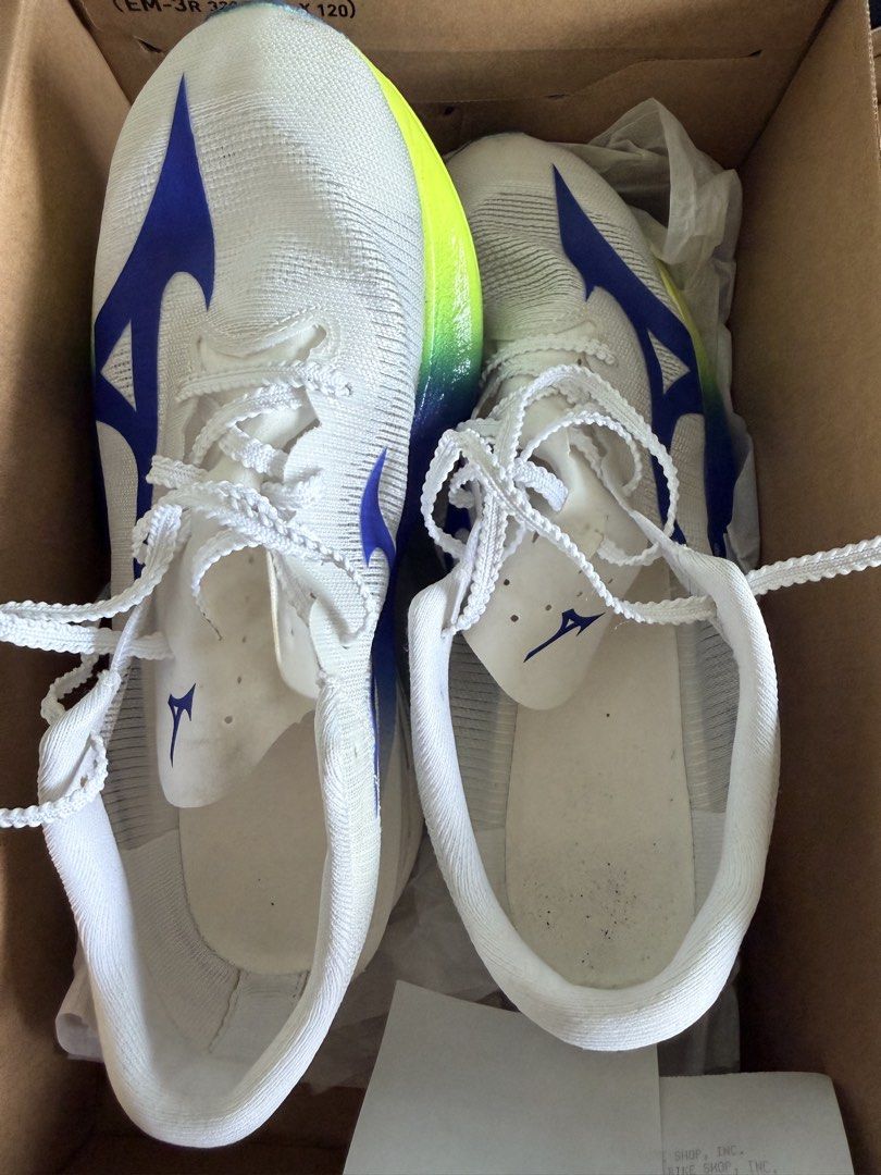 Mizuno Hyperwrap (Category: Other Sports Equipment and Supplies) located in Makati City. Submitted by silverforest.42f4c1 (Listing ID 1461337744, Image 1). Description: Used only 3-4 times. Selling because size does not fit. Retail price: 14,000 pesos. .
