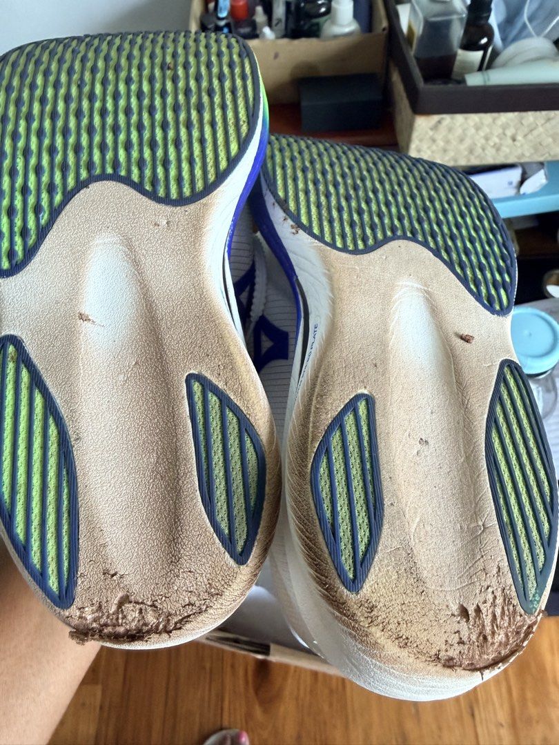 Mizuno Hyperwrap (Category: Other Sports Equipment and Supplies) located in Makati City. Submitted by silverforest.42f4c1 (Listing ID 1461337744, Image 3). Description: Used only 3-4 times. Selling because size does not fit. Retail price: 14,000 pesos. .