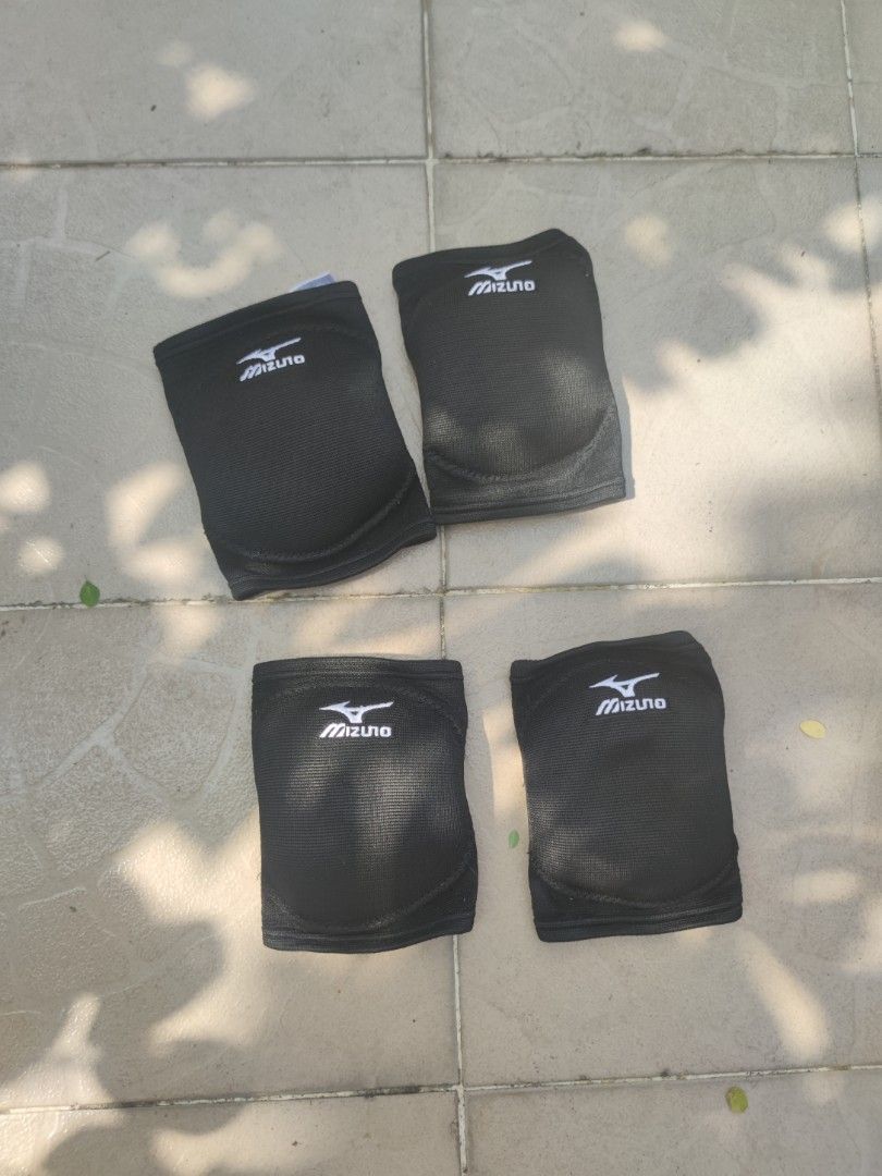 Mizuno Knee Pads (Category: Other Sports Equipment and Supplies) located in Pasig City. Submitted by ftwind (Listing ID 1461326252, Image 1). Description: - Free Size - Ideal for: Volleyball and other sports - Features: Knee protection, comfortable fit - 450 per pair - 2 pairs available.