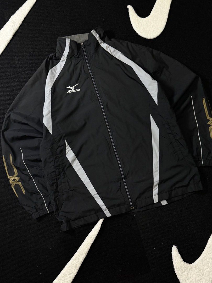mizuno windbreaker jacket two tone (Category: Activewear) located in Manila. Submitted by styleandfly191238 (Listing ID 1461327994, Image 2). Description: length 28 width 24 issue none excllent condition complete tags and original color may vary due to light dm me for more inquiry mop g cash courier jnt or lalamove.