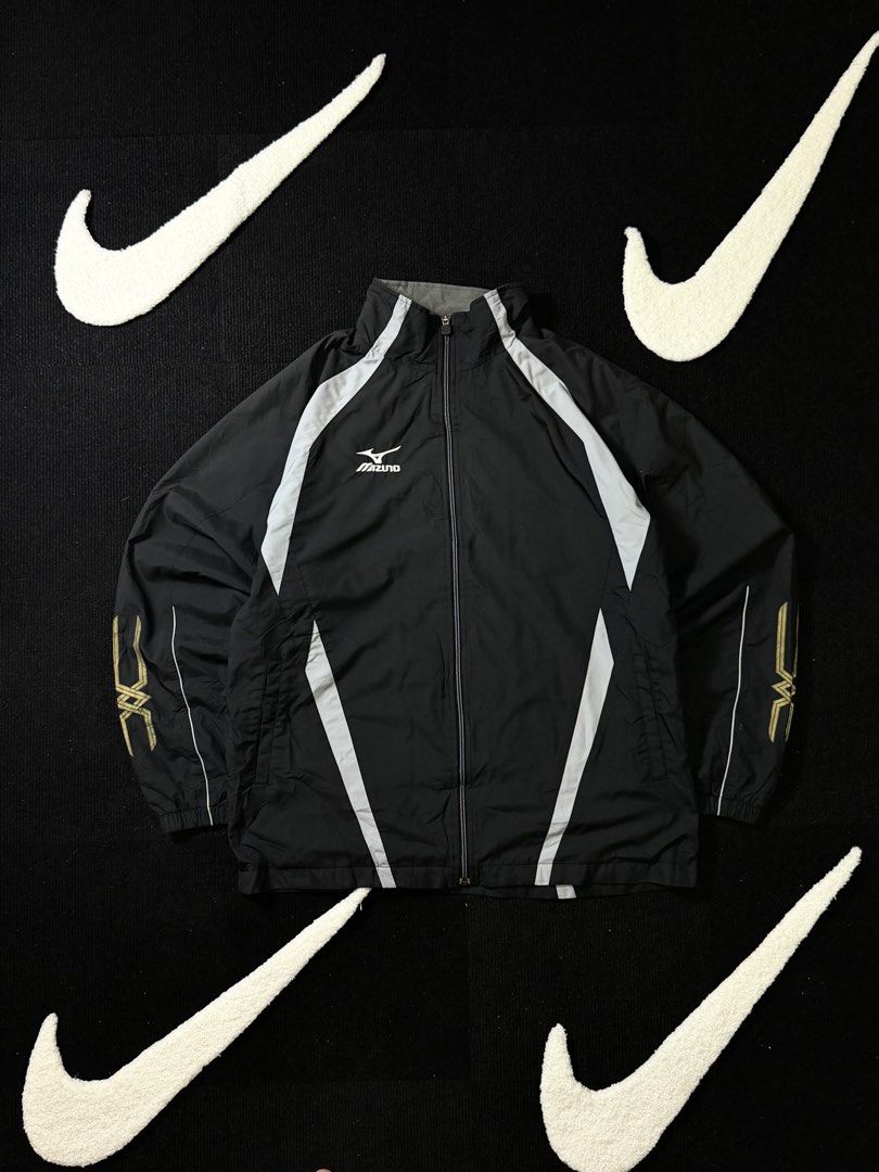 mizuno windbreaker jacket two tone (Category: Activewear) located in Manila. Submitted by styleandfly191238 (Listing ID 1461327994, Image 1). Description: length 28 width 24 issue none excllent condition complete tags and original color may vary due to light dm me for more inquiry mop g cash courier jnt or lalamove.