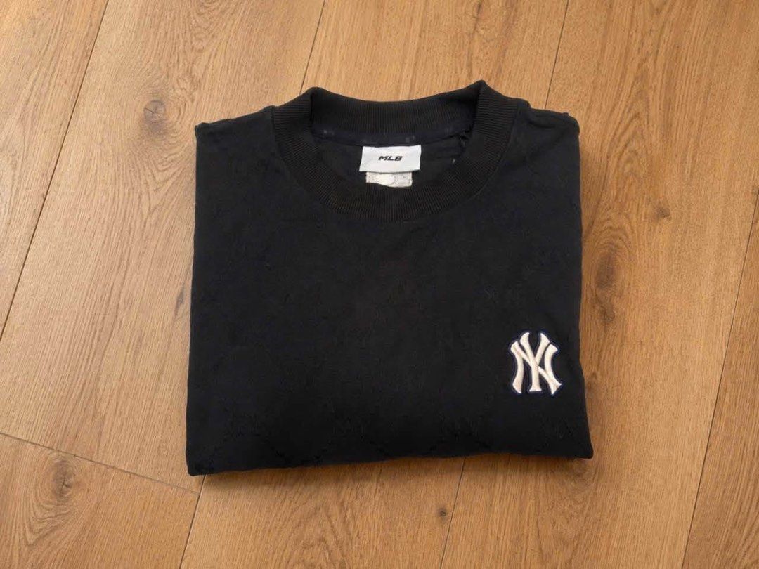 MLB Original Pull Over Black (Category: Longsleeves) located in Manila. Submitted by actd_luxury (Listing ID 1461525284, Image 2). Description: Pullover Unisex 🖤 M/L/XL Embroidered Diamond Monogram Design Onti lng to mine na agad 🫨 M:21x26 L:22x27 Xl:23x28.